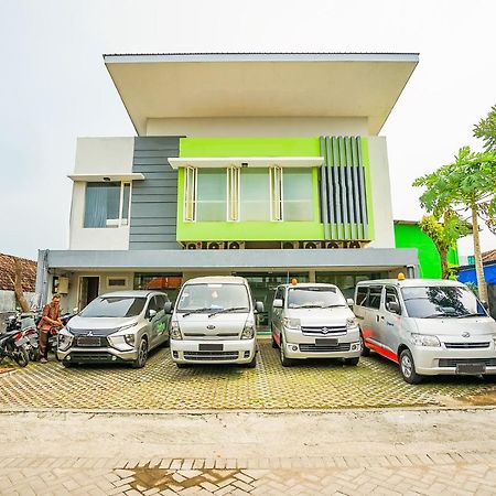 Ardhya Guesthouse Syariah By Ecommerceloka Sidoarjo Esterno foto